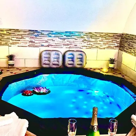 Apartman Jacuzzi Luxe *